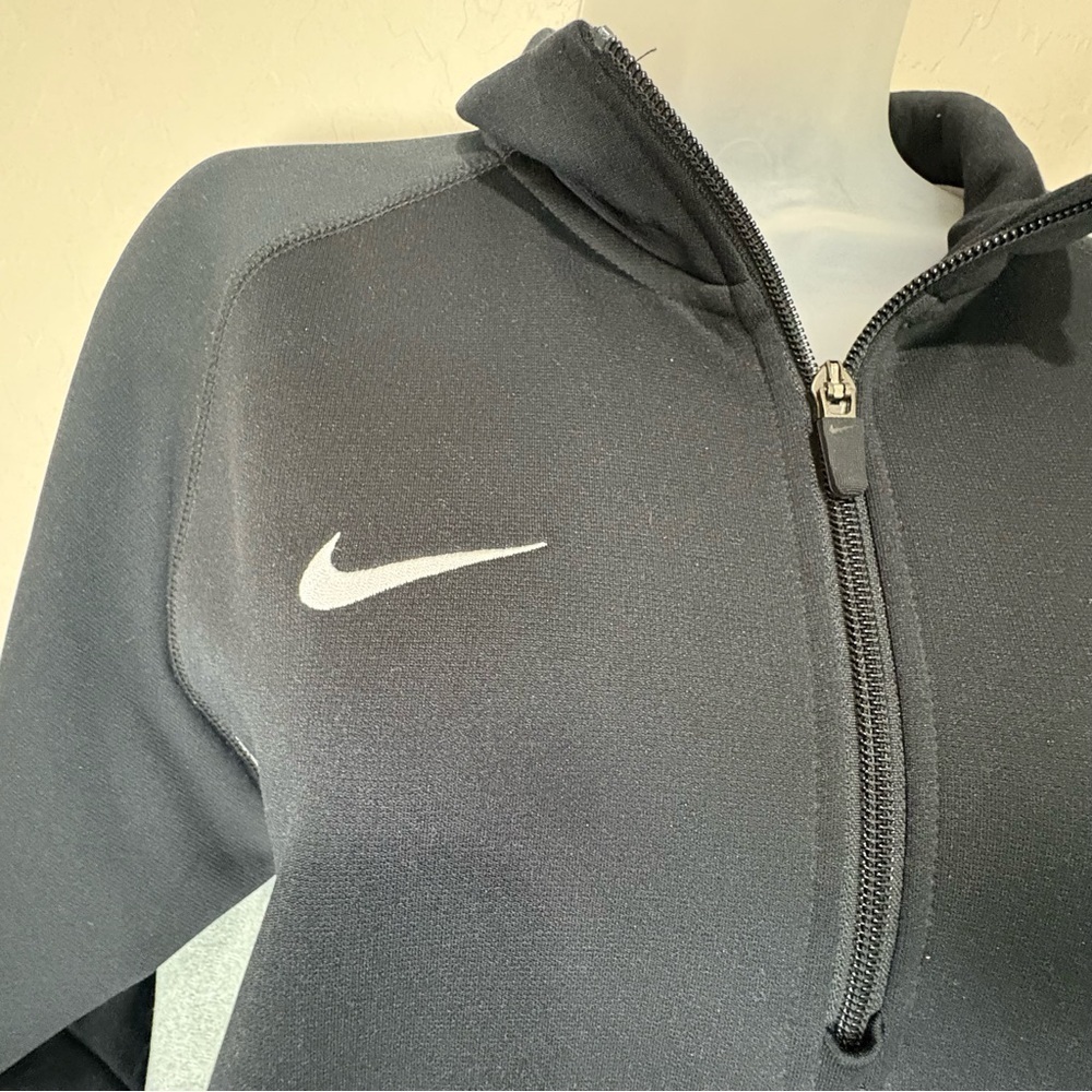 Nike Pullover Jacket Therma-Fit 1/4 Zip Black with Grey Side Stripes Women’s M - Picture 4 of 6